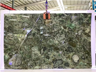 Brazil Fashion Green Granite Slabs For Furniture Design