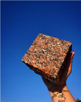 Ukrainian Granite Red Crystal, Sides Split, Top Flamed Cubes