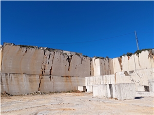 Moca Cream Limestone Covao Grande, Mendiga Quarry