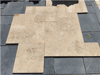 Regular And Irregular Beige Limestone Paving Stone