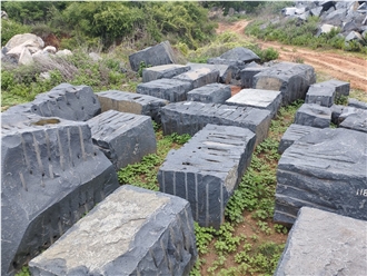 Ashma Black Granite Blocks