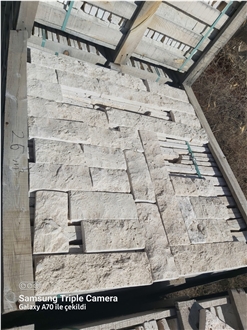 Light Mix Travertine Split Face And Tumbled Stone Veneer