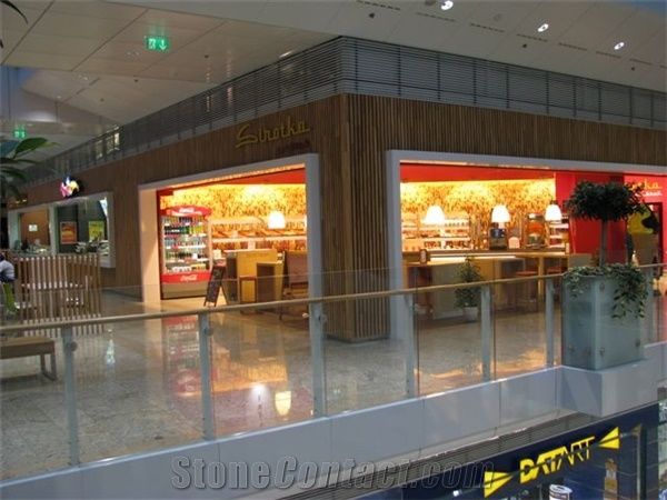 Aupark Shopping Center Pie??any 2009