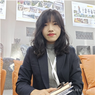 Lana Huang (Salesperson) contact people