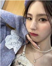 Kiki Huang (Salesperson) contact people