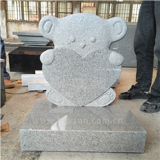 Light Gery Granite Bear Holding Heart Low Price Headstone
