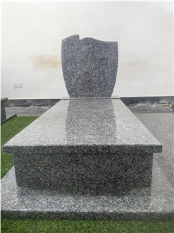 Polish-Style GN654 Granite Tombstone Competitive Supply