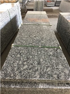 Spray White Granite Tiles And Slabs