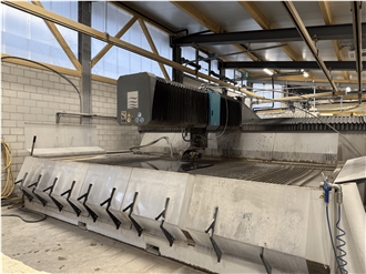 FLOW Waterjet Mach3 4020B 5 Axis Waterjet Cutting Machine